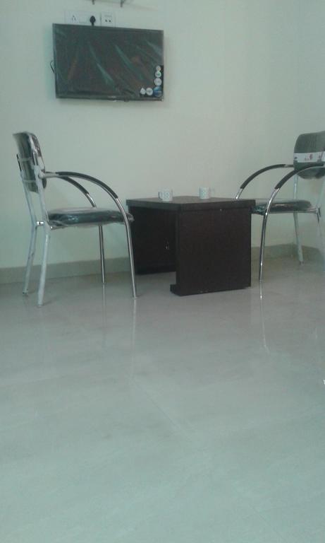 Charanpahari Hotel New Delhi Exterior photo