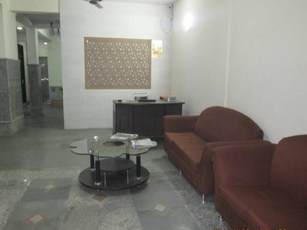 Charanpahari Hotel New Delhi Exterior photo