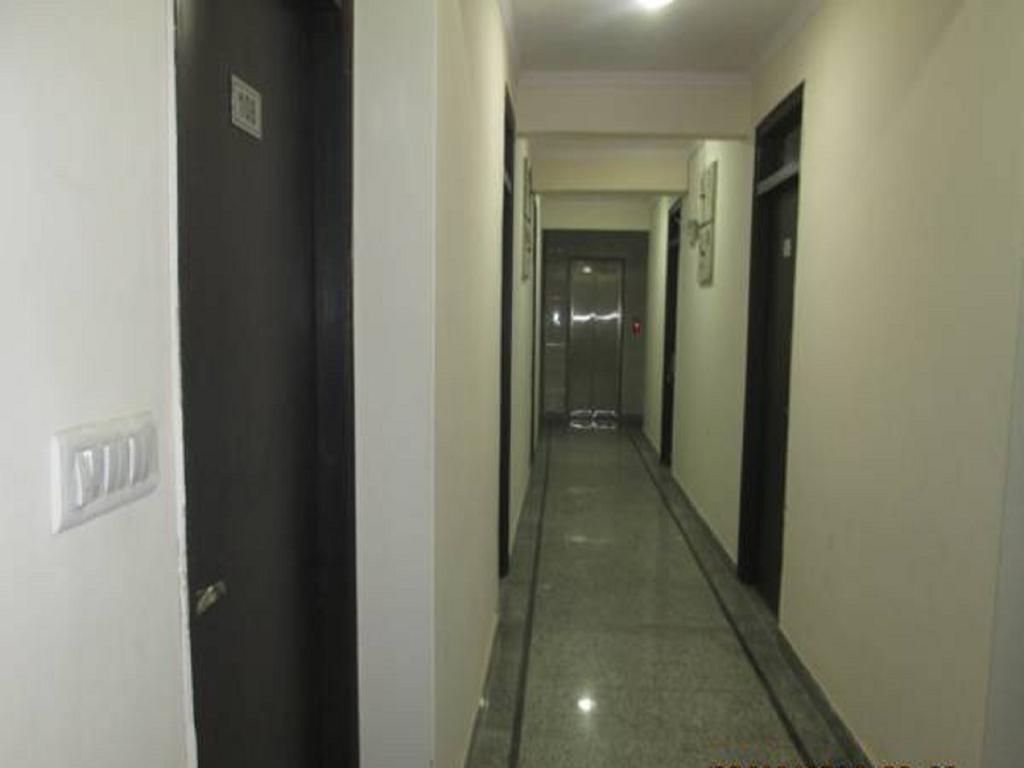 Charanpahari Hotel New Delhi Exterior photo