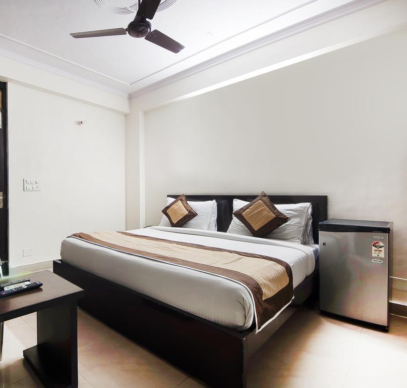 Charanpahari Hotel New Delhi Exterior photo