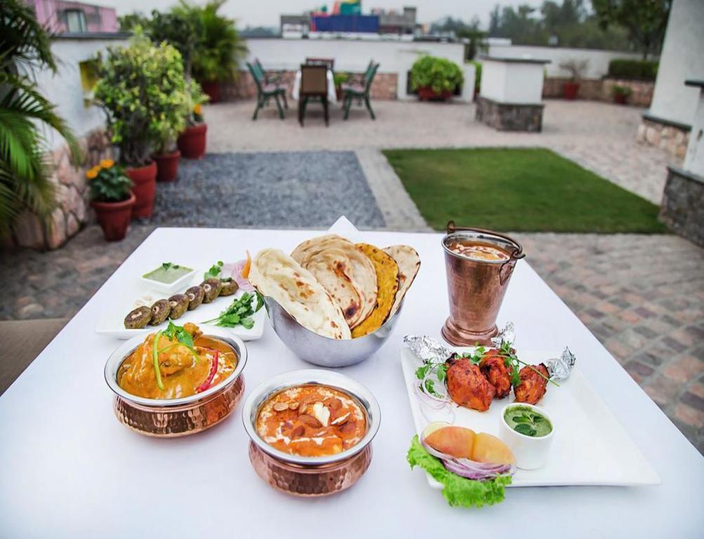 Charanpahari Hotel New Delhi Exterior photo