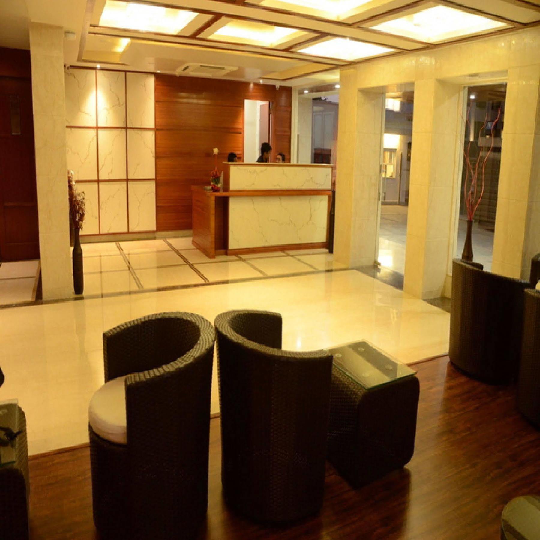 Charanpahari Hotel New Delhi Exterior photo
