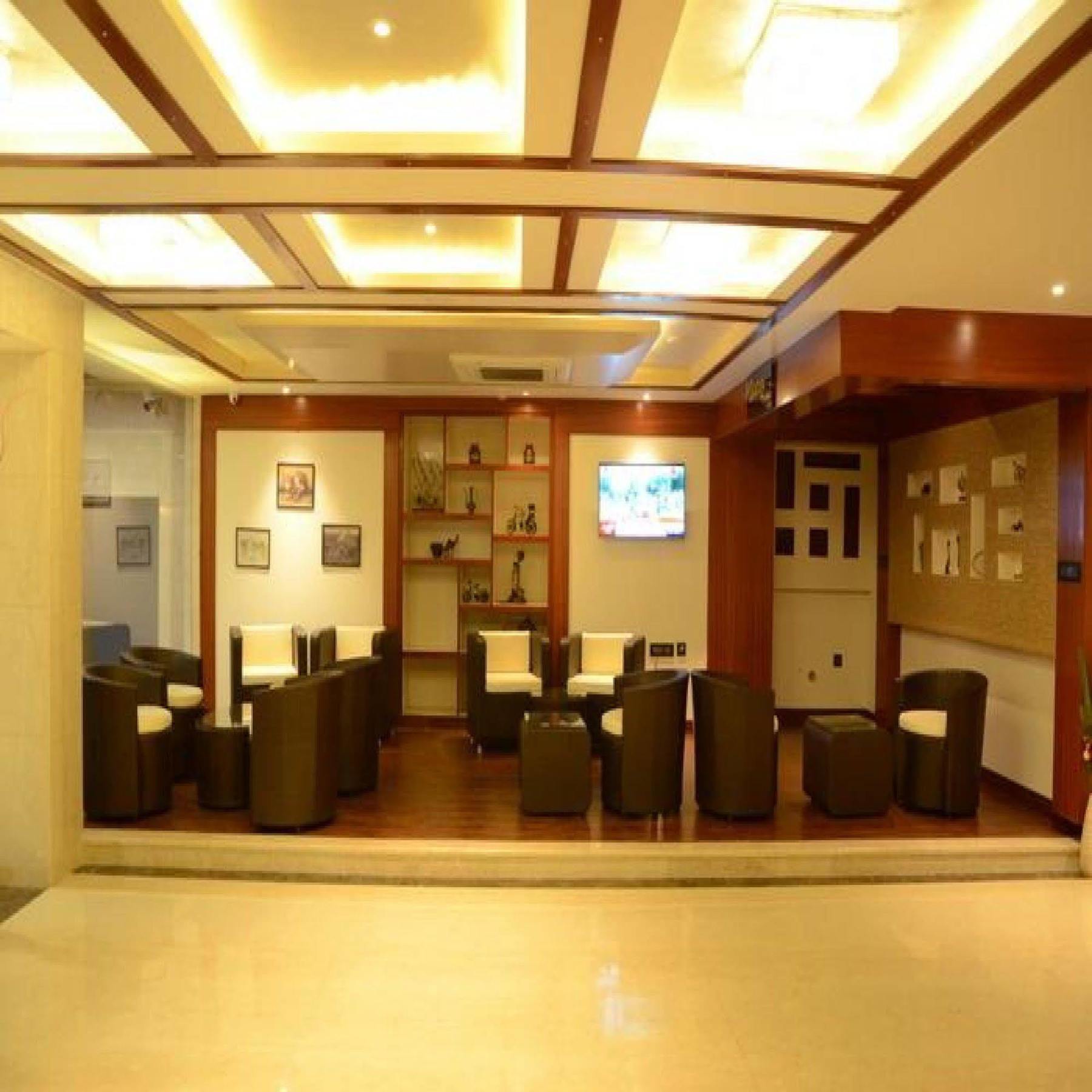 Charanpahari Hotel New Delhi Exterior photo