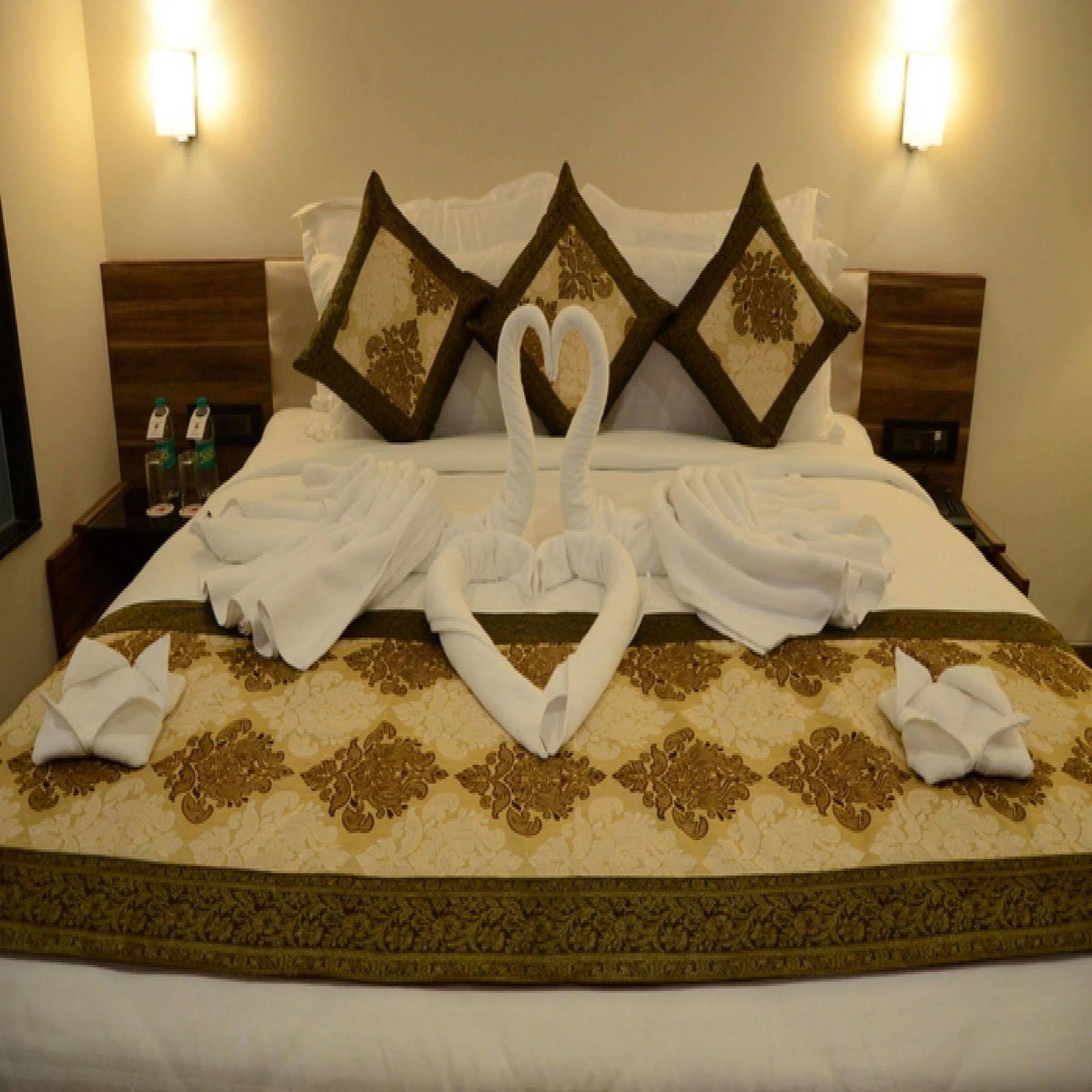 Charanpahari Hotel New Delhi Exterior photo