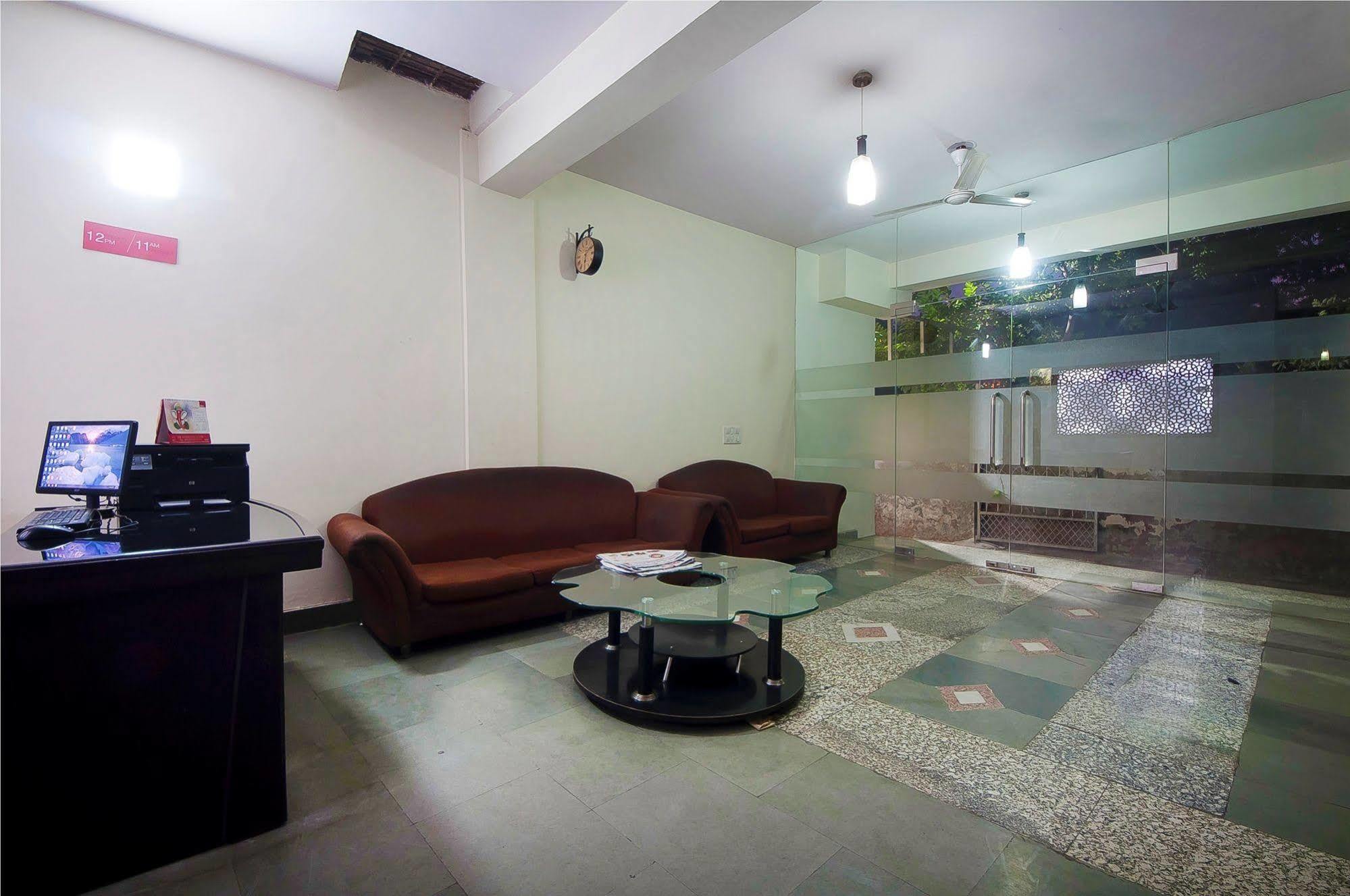 Charanpahari Hotel New Delhi Exterior photo