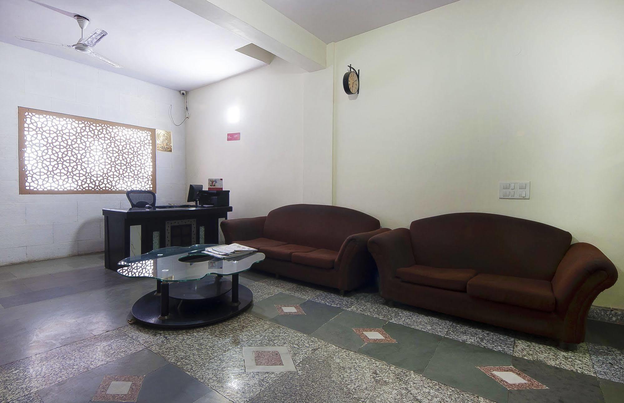 Charanpahari Hotel New Delhi Exterior photo